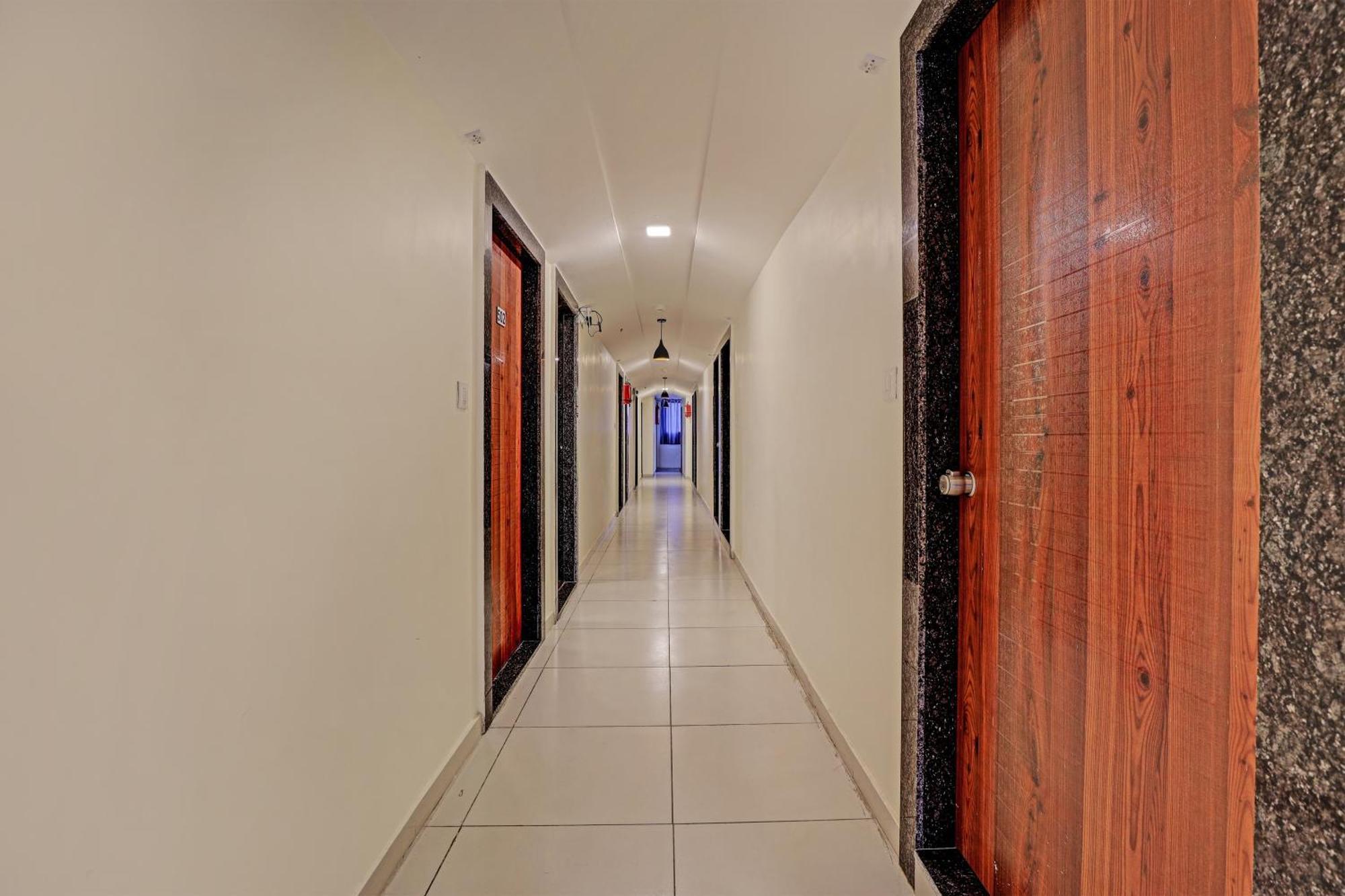 Hotel O Alexa Ahmedabad Eksteriør billede